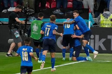 1-0. Federico Chiesa celebra el primer gol.