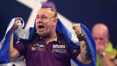 Peter Wright celebra su victoria ante Michael van Gerwen en la final del Campeonato del Mundo de Dardos en el Alexandra Palace de Londres.