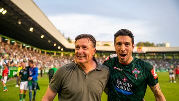 Cristóbal Parralo y Pumar celebran el ascenso a Segunda del Racing de Ferrol.