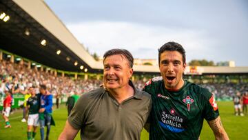 Cristóbal Parralo y Pumar celebran el ascenso a Segunda del Racing de Ferrol.