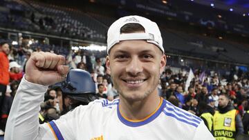 Jovic, tras ganar la Champions con el Real Madrid.