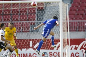 Rivarola es uno de los grandes verdugos de Colo Colo en la última década. El 30 de abril del 2011 anotó un gol inolvidable para los azules sellando la remontada 2-1. En total sumó 7 tantos ante el clásico rival. 