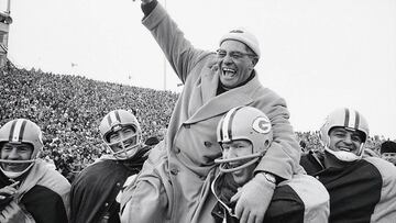 En nueve temporadas como coach en Green Bay, ganó cinco campeonatos de la NFL, incluidos los Super Bowls I y II.