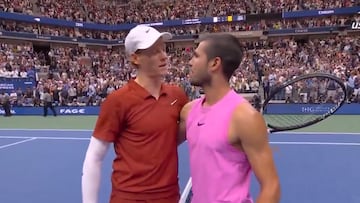 Lo que hizo Sinner en la red tras perder engrandece el tenis: vaya escena con Alcaraz