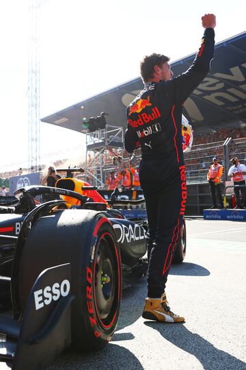 Alegría de Max Verstappen tras conseguir la pole.