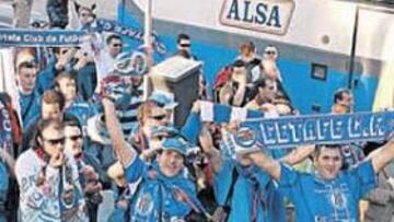 <b>ILUSIONADOS. </b>La afición azulona se volcará con el Getafe en la final de la Copa, la primera de toda su historia.