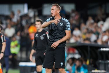 La Segunda División no perdona la inexperiencia en el banquillo