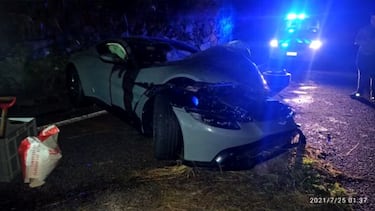 El youtuber Salva se compra un Aston Martin de 180.000 euros y lo destroza de inmediato