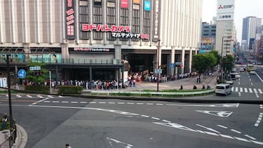 Colas kilométricas para comprar Nintendo Switch en Japón