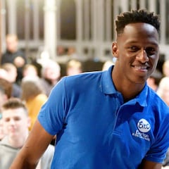 Mina agradece al Everton y habla del método para aprender inglés