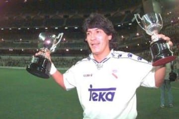 Iván Zamorano es el primer chileno nominado. En 1991 fue considerado para el FIFA World Player, cuando jugaba en Sevilla. Repitió en 1995, 1996 y 1997, año que por primera vez hay dos chilenos con la inclusión de Marcelo Salas. Además, estuvo nominado la Balón de Oro de France Footbal en 1995 y 1998. Sumó un voto.