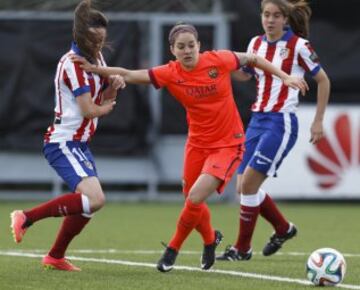 Willy pelea el balón.