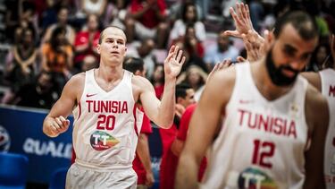 Michael Roll, con Túnez.