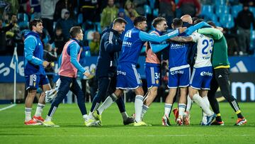 La celebración alborozada del gol de Sergi Enrich en el descuento al Racing de Ferrol.