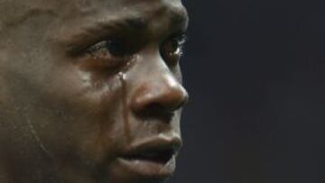 Balotelli, llorando tras la derrota ante España.