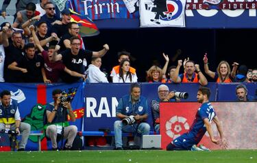 Levante 1-1 Barcelona | Error calamitoso del Bar?a en defensa. El despeje se qued谷 corto y dej車 a la zaga vendida. La control車 Mayoral, toc車 hacia la frontal para Morales y este se la regal車 a Campa?a, que lleg車 en carrera, disar車 sin marca y potente a