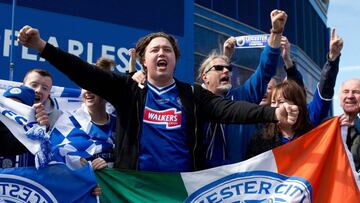 PREPARADOS. Hoy habrá fiesta en el Leicester-Everton.