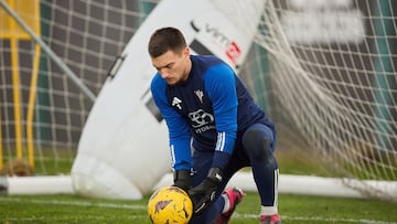 Ramón Juan durante un entrenamiento del Mirandés.