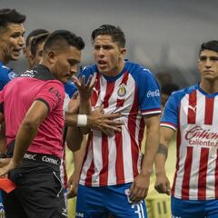 Vergonzosa derrota en el Clásico, enciende focos rojos en Chivas