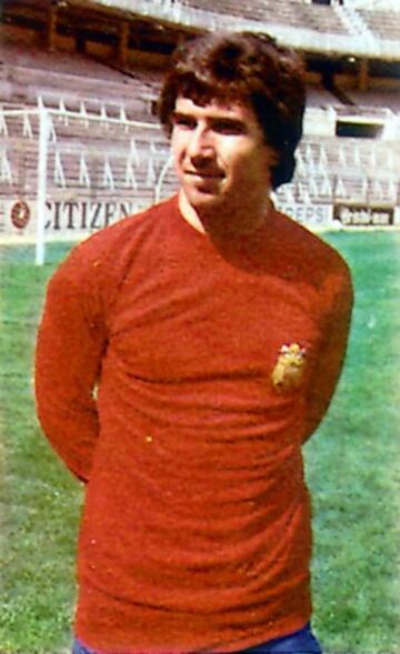 (1954 Fuengirola, Málaga): creció en varios clubes de tierras andaluzas hasta que fichó en 1972 por el Atlético. Tras pasar tres temporadas en el Burgos, fichó por el Real Madrid por 27 millones de pesetas. Diez temporadas de éxitos en el conjunto blanco, en el que se convirtió en el mito de la afición. 
