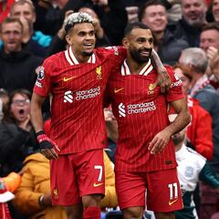 Mohamed Salah agiganta su leyenda con el Liverpool en Anfield