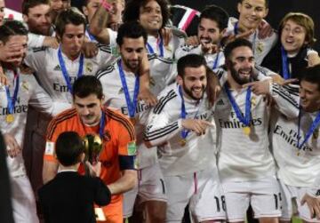 Los jugadores del Real Madrid celebran la victoria después de ganar el partido de la final de el Mundial de Clubes de la FIFA ante el San Lorenzo de Almagro en el estadio de Marrakech