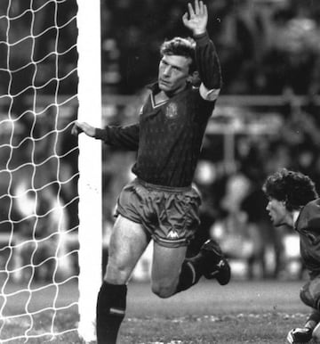 Uno de los momentos que marcaron su trayectoria futbolística fue la noche de Santiago de Querétaro en la que marcó 4 de los 5 goles de España a la entonces poderosa selección danesa, en el Mundial de 1986, celebrado en México, y cuyo marcador final fue 5-1.
