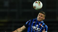 (FILES) In this file photo taken on June 24, 2020 Atalanta&#039;s German defender Robin Gosens goes for a header during the Italian Serie A football match Atalanta vs Lazio at the Atleti Azzurri d&#039;Italia stadium in Bergamo. - Inter Milan announced on