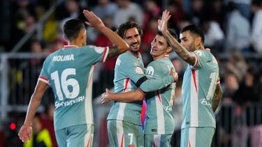 Los jugadores del Atlético celebran uno de los goles de Julián Alvarez.