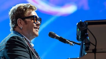 Elton John en el escenario del Lucca Summer Festival. Luca, Italia. 2019