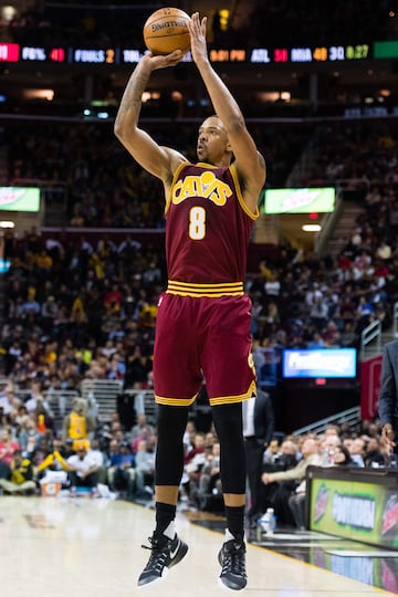 8. Channing Frye (34 años y 2,11). El ala-pívot llegó a mitad de la pasada temporada desde Orlando Magic y su aportación como 'cuatro' abierto encajó a la perfección con el 'LeBronsistema'. Muy implicado, es un peligro constante desde cualquier lado de la pista.