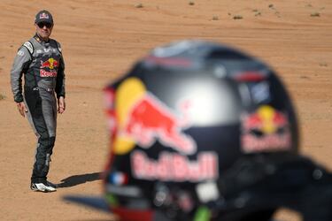 El piloto de Audi, Stephane Peterhansel, después de su accidente durante la Etapa 6 del Dakar 2023.