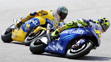 Valentino Rossi y Max Biaggi en Sepang en 2004.