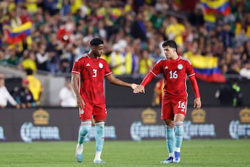 El joven defensor de 24 años marcó su primer gol con la Selección en el partido frente a México.
