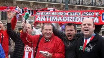 <b>COLOR ROJIBLANCO. </b>El centro de Hamburgo fue ayer ya tomado por los primeros hinchas atléticos.