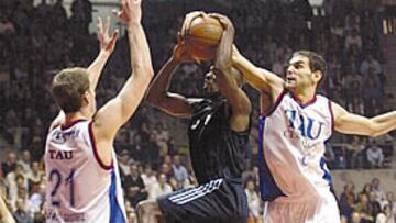 <b>DETERMINANTE</B>. Pese al fuerte marcaje recibido, Bennett fue el máximo encestador madridista.