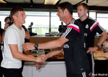 Toni Kroos con Fernando Hierro.