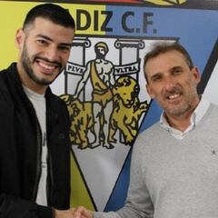 Javi Álamo entrena en El Rosal y podría ser el primer fichaje