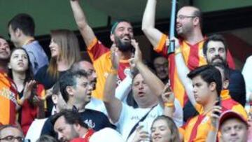 Arda vibró en el palco con la victoria del Galatasaray