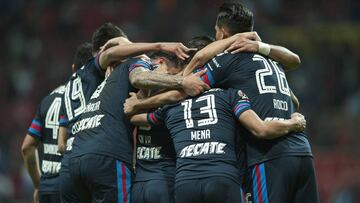 Con goles de Ángel Mena y Francisco Silva, la Máquina sumó su primer triunfo como visitante, mismo que lo deja muy cerca de la salvación y con opciones de liguilla.