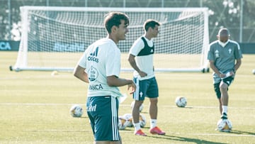 Denis Su&aacute;rez durante un entrenamiento con el Celta en la ciudad deportiva.