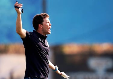 Un enérgico Rubi va dando forma a la zaga y al pivote defensivo