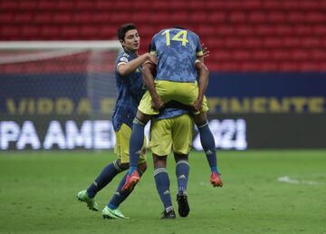 El cuadro Tricolor se impuso 3-2 ante el cuadro peruano con un genial Luis díaz que marcó dos goles en el estadio Mané Garrincha.