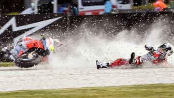 Ducati Team's Alvaro Bautista of Spain crashes during the second MotoGP practice session at the Phillip Island circuit on October 26, 2018, ahead of the MotoGP Australian Grand Prix on October 28. (Photo by William WEST / AFP) / -- IMAGE RESTRICTED TO EDITORIAL USE - STRICTLY NO COMMERCIAL USE --