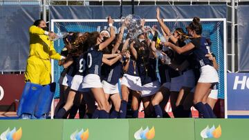 Las chicas del Junior celebran su triunfo en la Copa de la Reina.