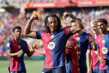 Club: FC Barcelona | Weekly salary: $416,923 | Annual salary: $21,680,000