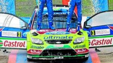 Hirvonen y su copiloto.