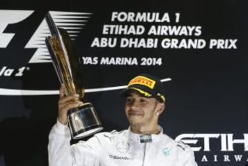 El piloto británico de Mercedes-AMG Lewis Hamilton gana el GP de Abu Dhabi en el circuito de Yas Marina y se proclama por segunda vez  campeón del mundo de Fórmula Uno.