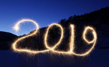 La ciudad de la estepa rusa celebra el año nuevo con este 2019 tan luminoso