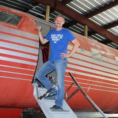 Abandonaron la mayor reliquia de Elvis en mitad del desierto: 40 años después, fue vendida y convertida en una casa rodante de lujo